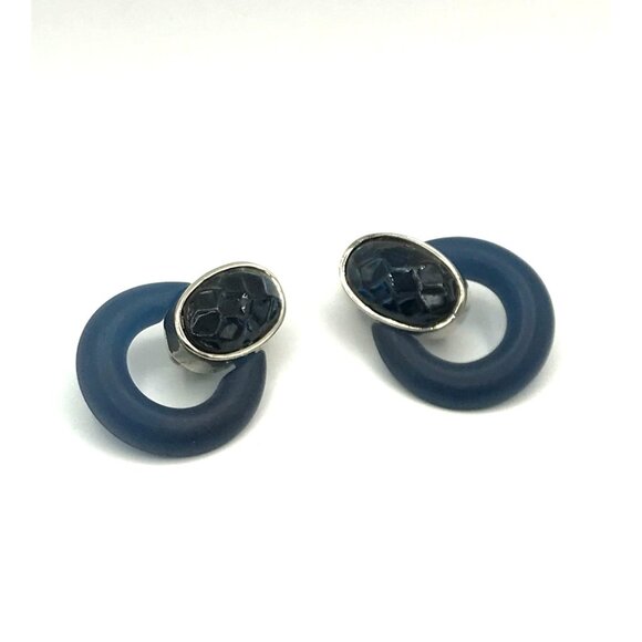 Vintage Blue Lucite Clip-On Earrings With Faux Black Stone Oval Detail - Picture 3 of 7
